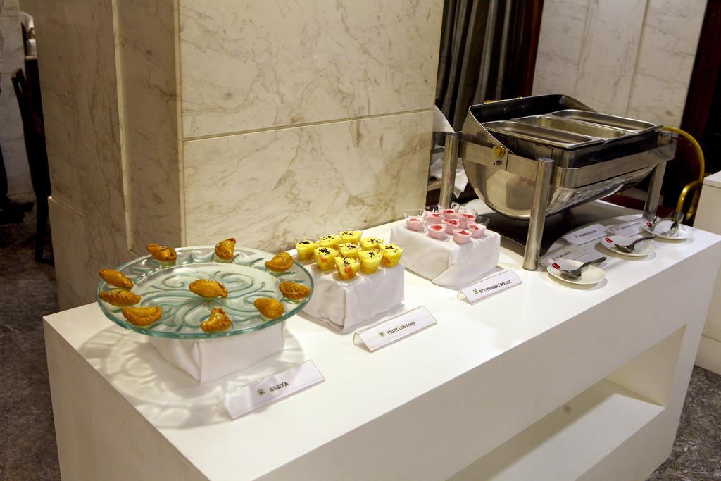 苏拉特洛兹广场酒店、 外观 照片